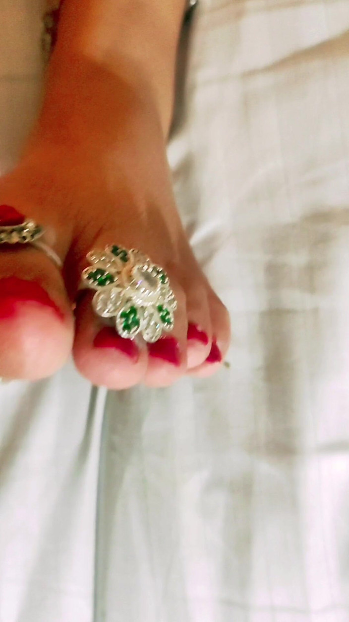 Ankita10000: लाल गुलाब लड़की के भीतर Laal pari