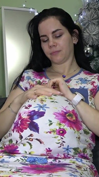 Heiße schwangere MILf lutscht und bekommt cumshot auf den bauch