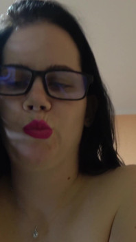 美丽的裸体熟女anna做足交和肛交
