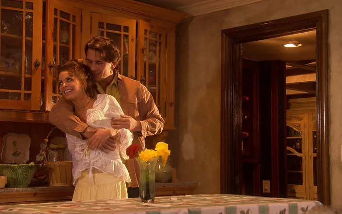 Luxurious sluts: There is always time for a quickie in the kitchen