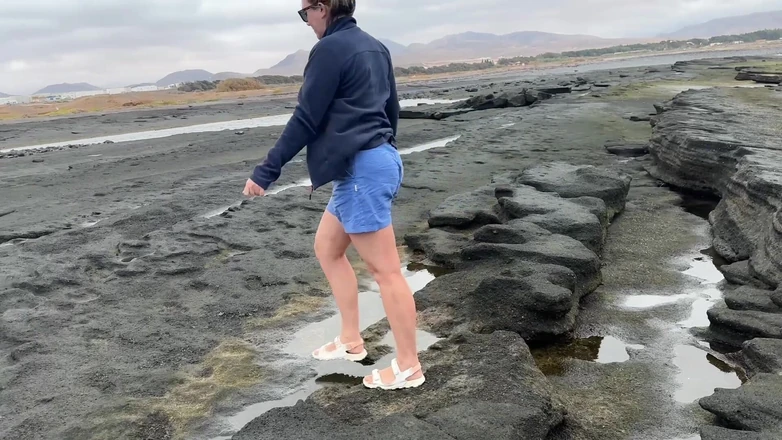 Emma Voyeur: Curvy Girl Desperate to Pee