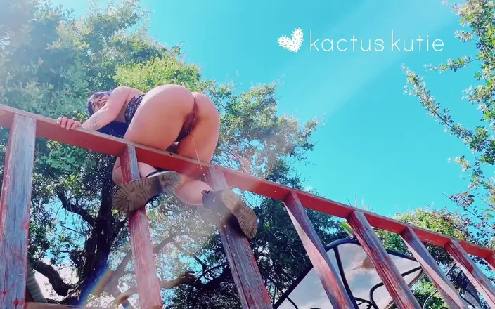 Kactus kutie: Outdoor Pee Compilation 2023