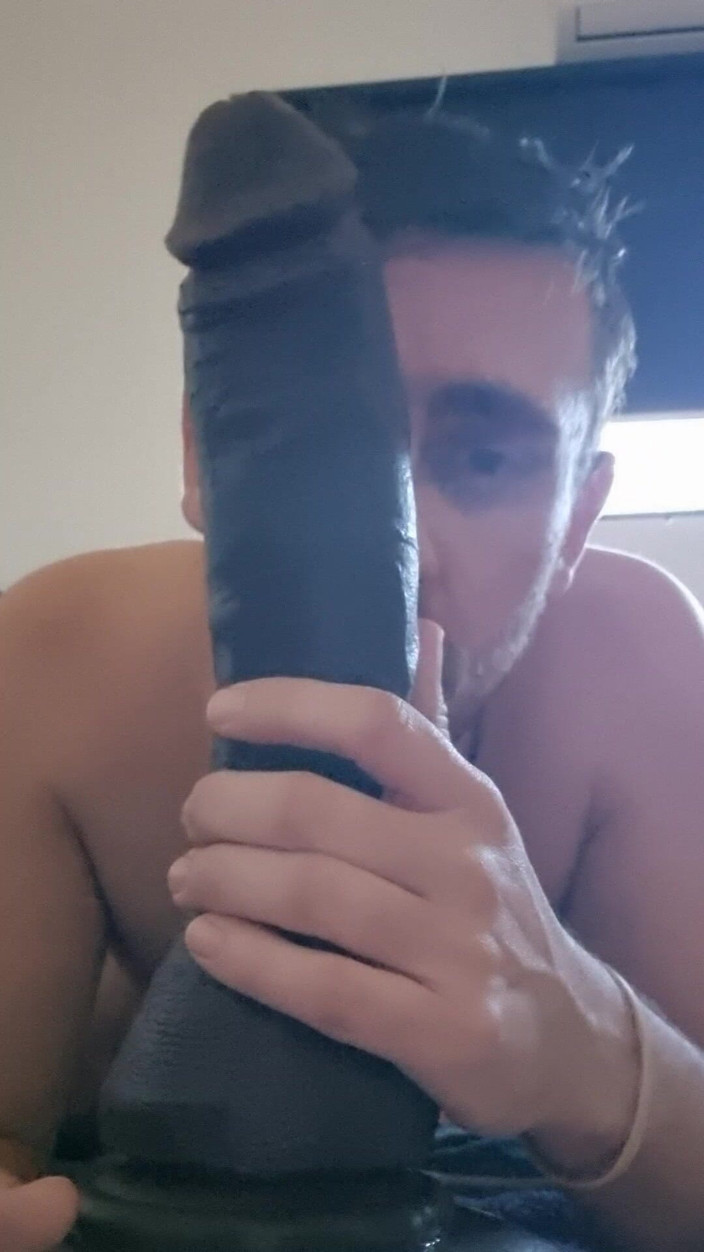Gecko Lexi: Bbc-dildo lutschen und dirtytalk