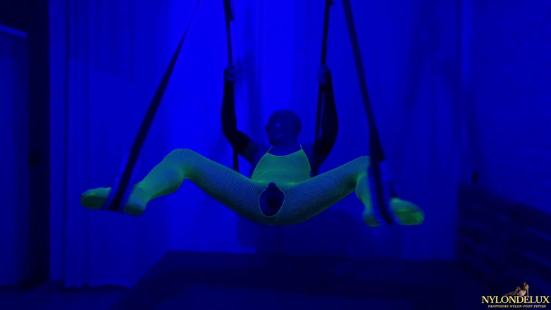 Nylondelux: Neon Çoraplı Seks Salıncak Fantezi