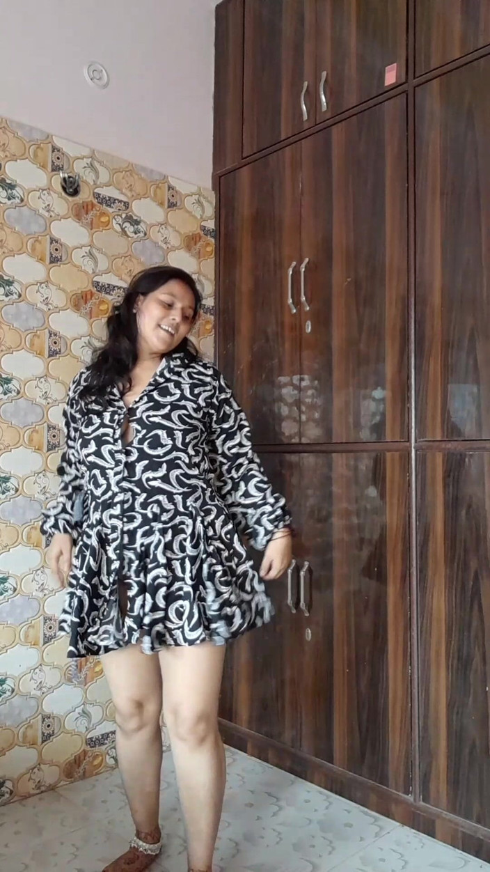 Puja555: Puja Bhabhi Honry Dance