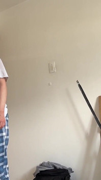 Mi primo aprovecha que estamos solos