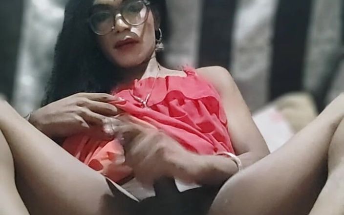 Keerthanakeerthi95: गुलाबी आस्तीन रहित पोशाक में भारतीय बहिन वीर्य छोड़ रही है