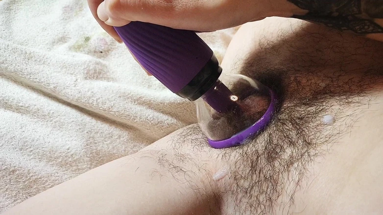 LolaLola: Vacuum Pumping Drives My Crazy, I Can't Stop