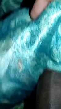 81 แนว Satin Handjob - แตกใส่ผ้าซาตินลื่นไหลลายเขียวของเพื่อนบ้าน Stepaunty