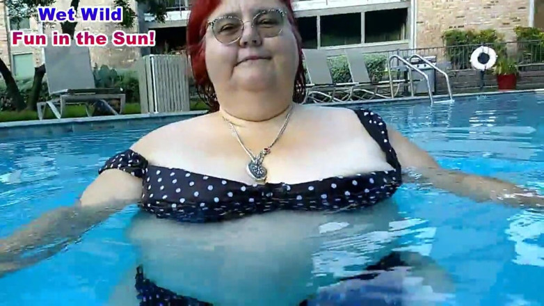 BBW nurse Vicki adventures with friends: Mokrá divoká zábava na slunci, celé video