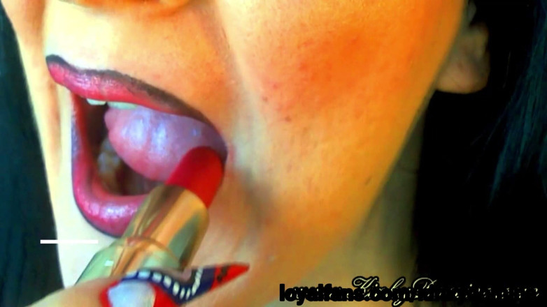KinkyDomina: Black Lipliner sangat seksi