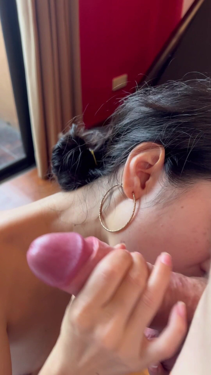 Blond_withasian: Мініатюрного і худого азіата спустошує великий білий півень