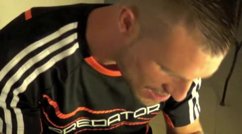 Sneaker gay: Gay bottom smell and sniff sneakers