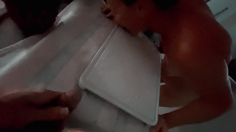 Farmers Wifey: Piscio Queen bassozza le sue urine fuori dal bancone della...