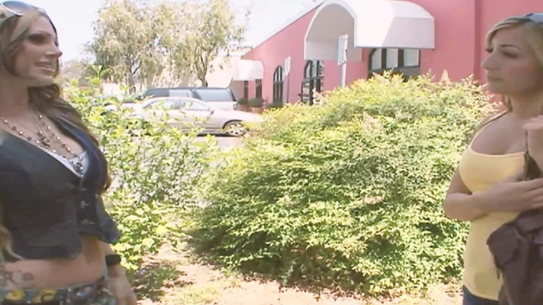 The Window of Sex: Lesbiene în călduri Scena 4: superbe blonde țâțoase lesbiene care se joacă cu...