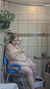 Vicki si suster semok yang lagi berkeringat dan pengen kencing!