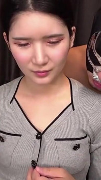 Pierwsza sesja: Asian Beauty Esthetician z dość szczupłą postacią Powoli ujawnia bardziej intensywną stronę