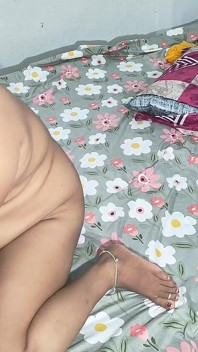 Bhabhi Desi India Yang Cantik Berkongkek Romantis Panas Dengan Buah Dada Akhbar Dengan Pancutan Mani Di Muka