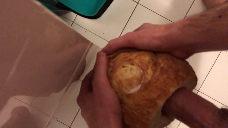 Francesco Spinozzi: Ngentot roti dengan air mani