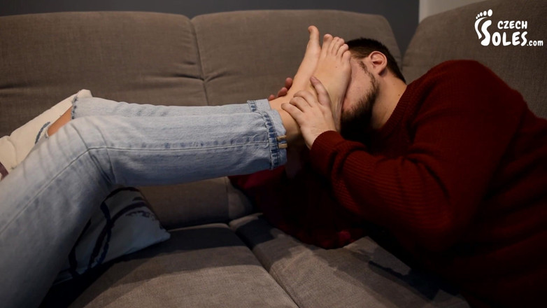 Czech Soles - foot fetish content: Nikola's first foot worship in her life!