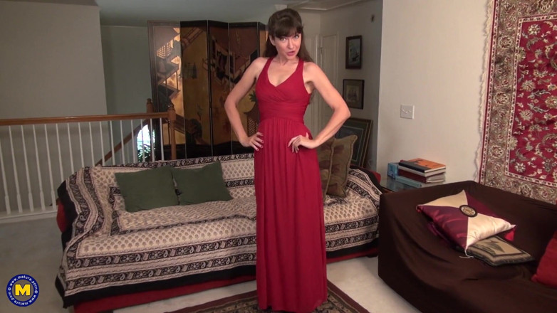 Mature Solo NL: La sexy matura vuole un grosso cazzo nella sua figa...