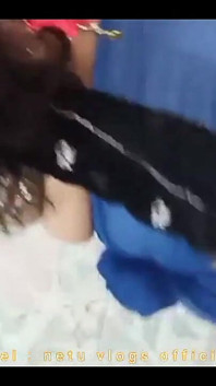 Bela dança erótica em hijab de uma milf indiana