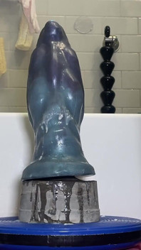 Ottenere un stretching folle con la mia indagine xxl del dildo del Cosmo