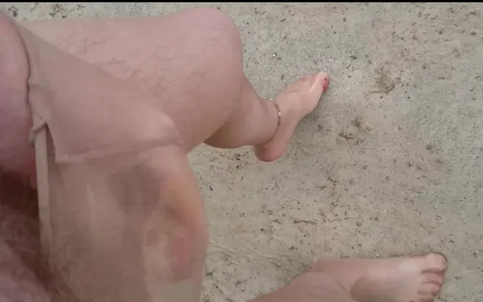 Carmen_Nylonjunge: Outdoor Cum in Strumpfhose