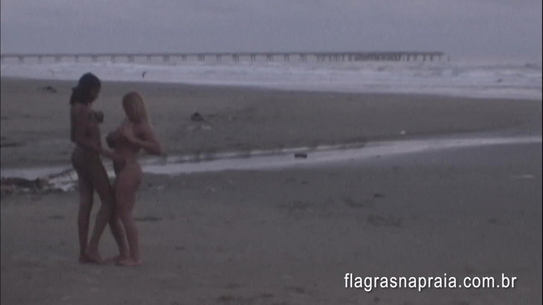 Amateurs videos: Kali pertama isteri saya dengan wanita lain di pantai