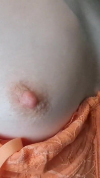 Bir azgın kız için iki dildo