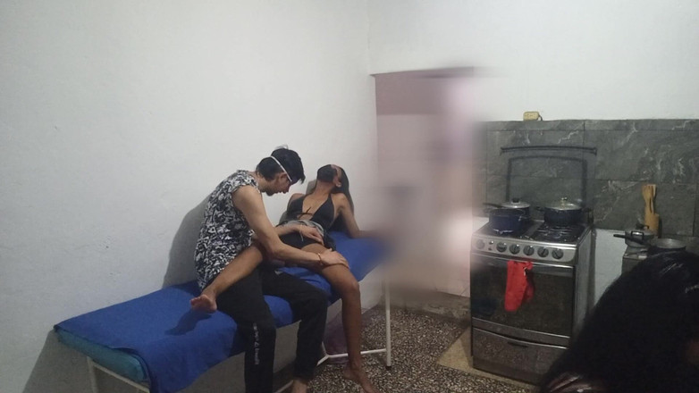 NEGRITA SEXY: Meine klaffende Freundin flirtet mit dem nachbarn. Sie ist eine...