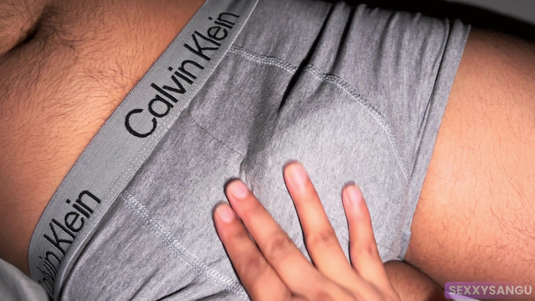 Sexxysangu: 배다른 오빠 자지를 젖은 보지에 넣고 싶어하는 배다른 여동생