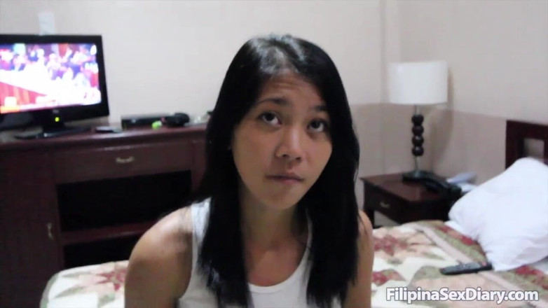 Sex Diary: Petite Pinay najde hladce mluvícího cizince k šukání