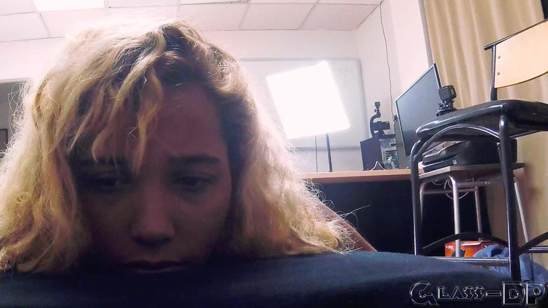 GLASSDP: Даяна несе біль, щоб навчити свою дупу для задоволення