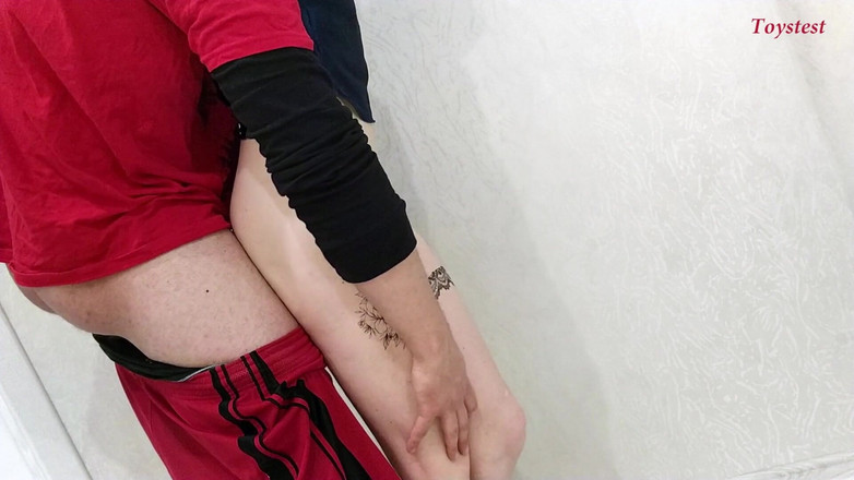 Toystest: 집에 없는 동안 이복 누이와 빠른 섹스