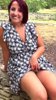Vanessa, deux bites pour une MILF très coquine