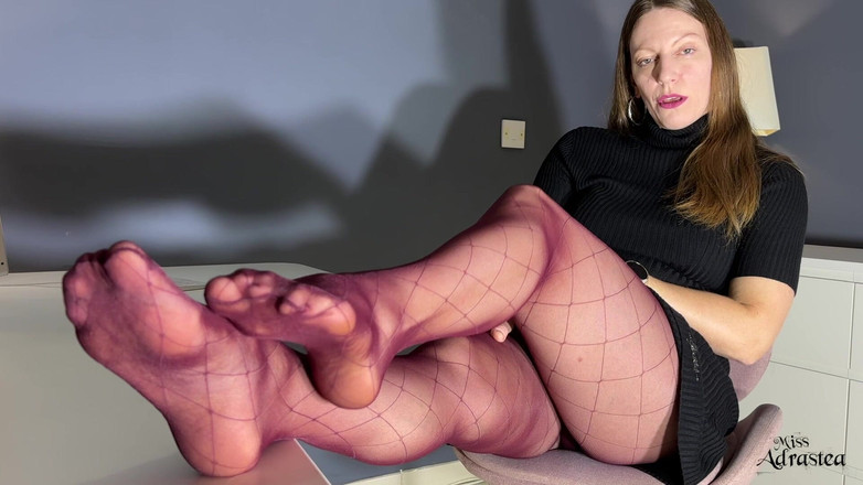 Miss Adrastea: Menghidu, menghisap, memancut dan menjilat bersih!