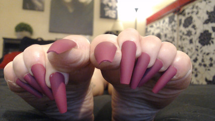 Abby Anna: Extrémní nehty vrásčitá chodidla