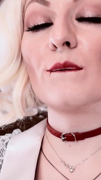 Kouření fetiš: Sólo sexy video sexy blonďaté milfky Aryy Grander Glaminatrix Zblízka červené rty