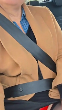 milf(चोदने लायक मम्मी) chaude et सेक्सी en voiture