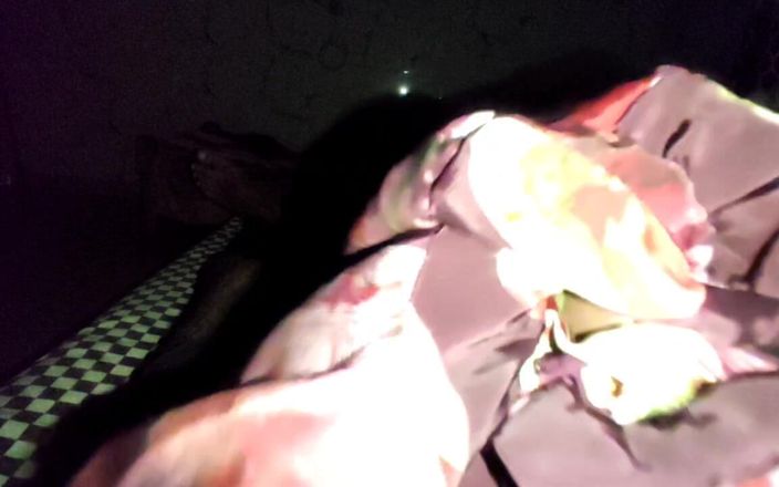 Satin And Silky: Satin-seiden-handjob Porno - Handjob mit braunem Satinanzug von Bhabhi (68)