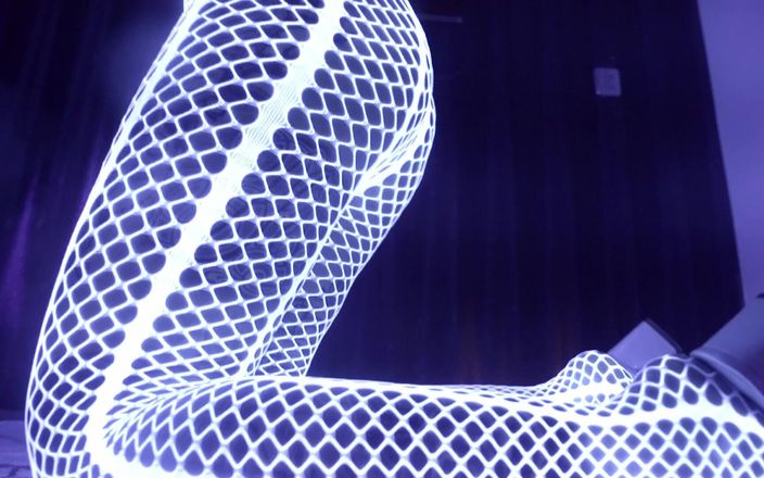 Petite Asian hefburg: Alacakaranlık bölgesi blacklight cosplay