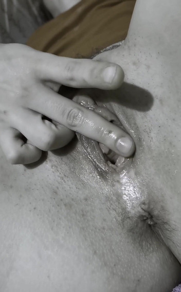 Akasha7: Black & White Looks Amazing Pussy, Wet!!!