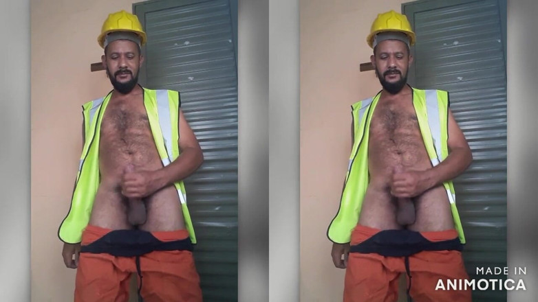Stink HairyMale: Un alt videoclip cu o muncitoare