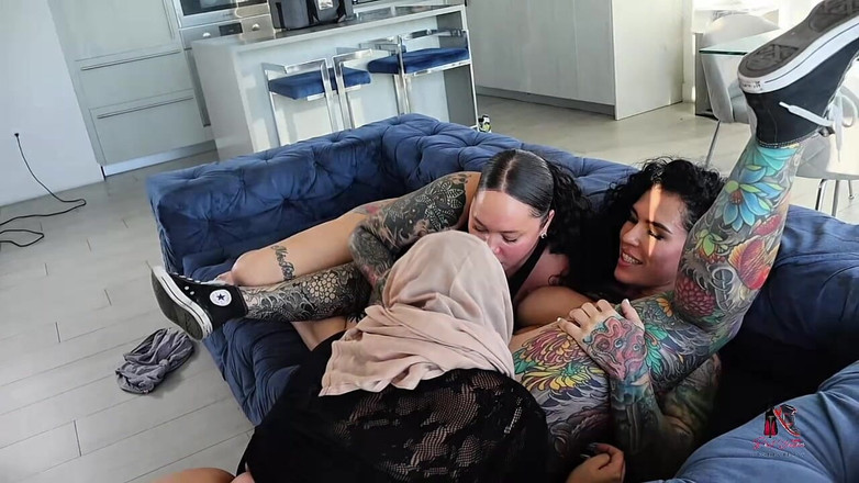 Red bottom productions: Невинна Повія Втрьох За Лаштунками