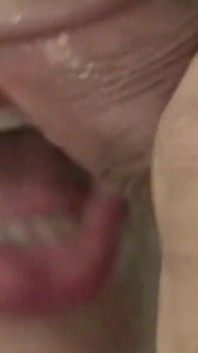 Reife brünette MILf nimmt jeden zoll leidenschaftlich