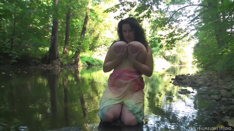 Only Big Melons: सुपर बड़े प्रारूप फर कोट!