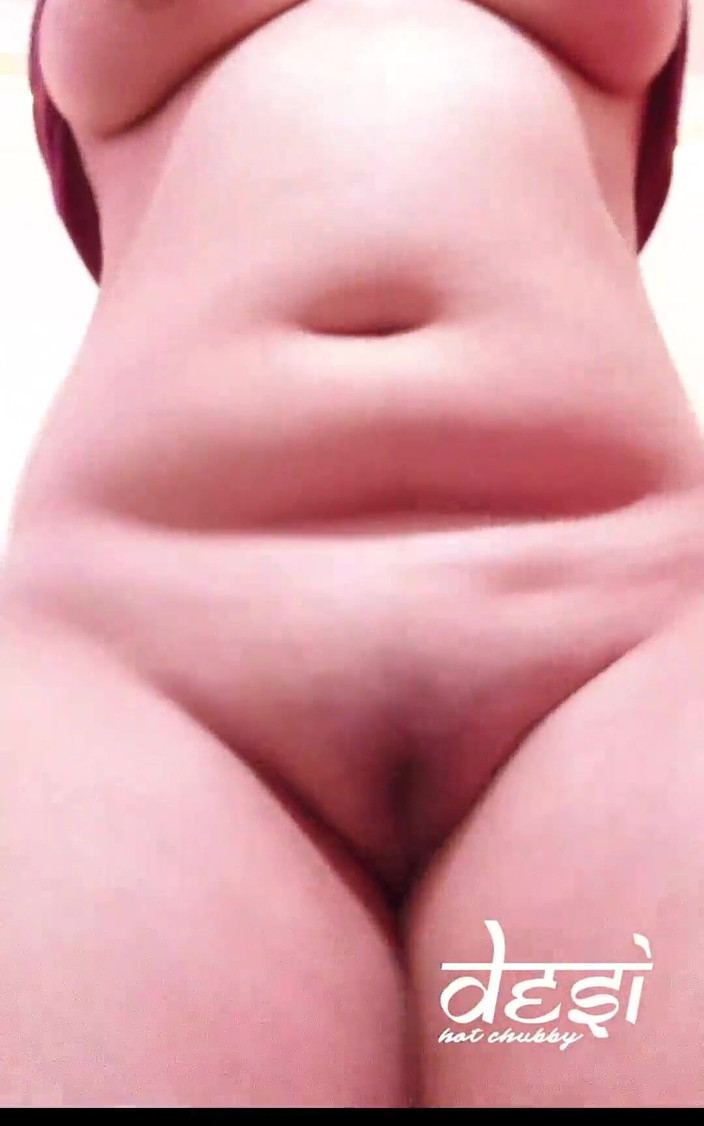 Priya Emma: ホットなインドの大きなおっぱいBhabhiとタイトな猫