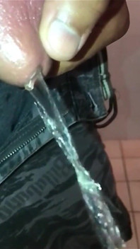 Pissing 02