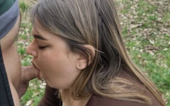 Ormanda oral seks, tüm dölleri yutıyorum. oral boşalma